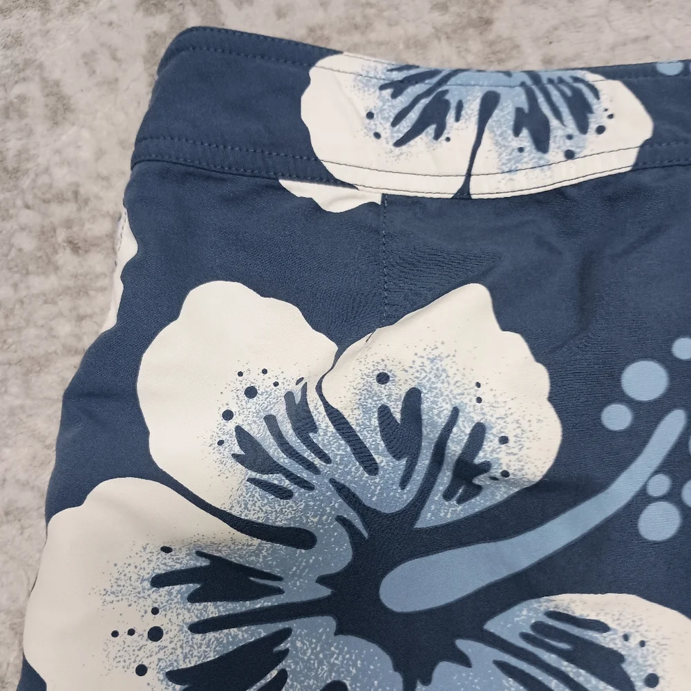 Patagonia Blue Floral Men's board shorts Size 32